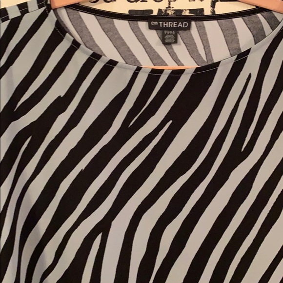 en Thread Large Zebra Print Blouse - Picture 3 of 7
